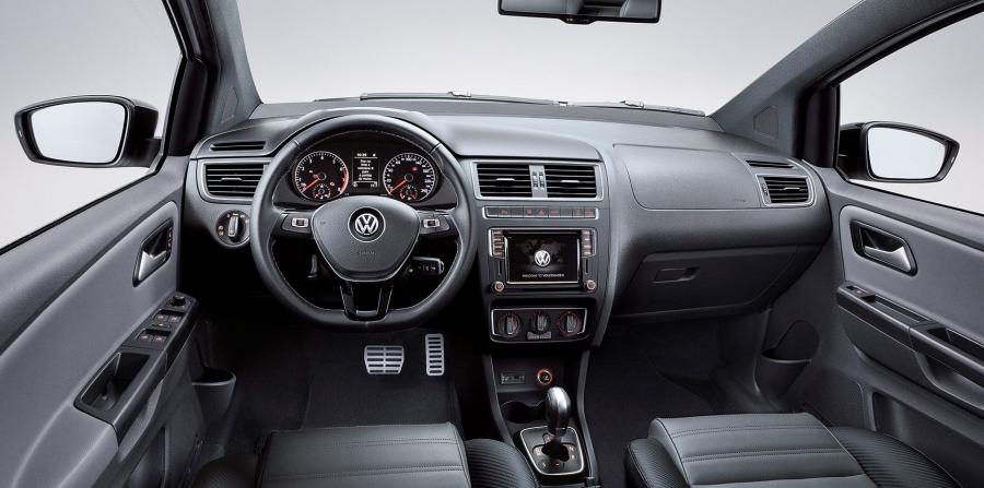 Торпедо Volkswagen CrossFox Urban White 2016 года  (фото 3 из 3)